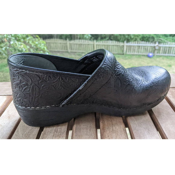 Dansko Pro Black Floral tooled Clogs - Size 40 / 9.5-10 - Picture 4 of 12